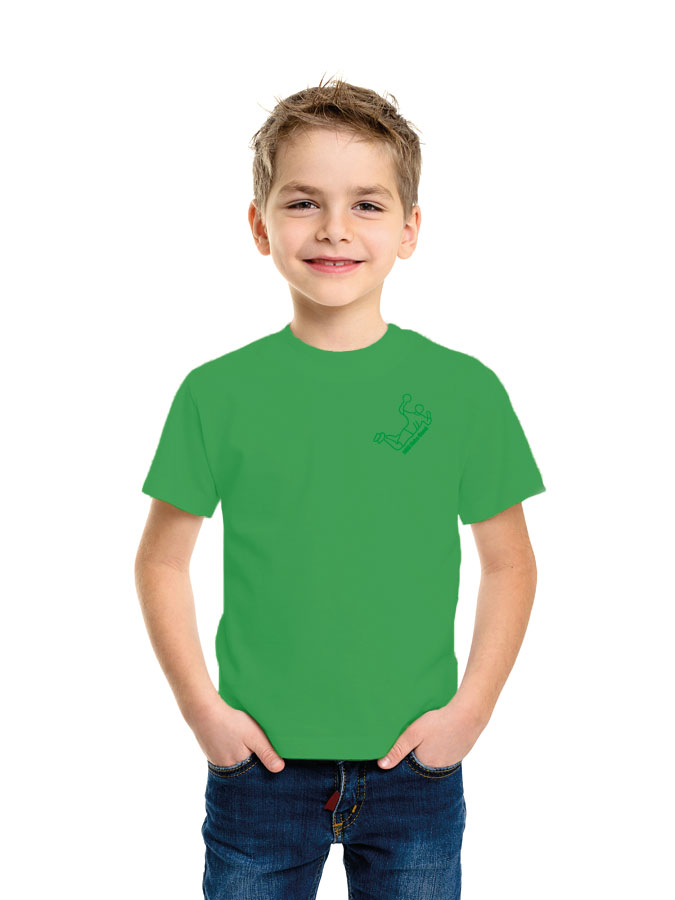 Розово зеленый мальчик. Зеленая футболка детская. Зеленые футболки детские. Дети в зеленых футболках. Салатовая футболка для мальчика.